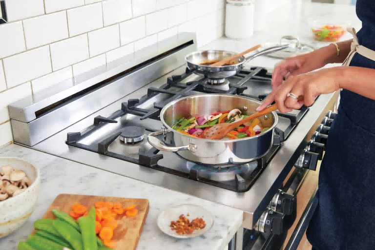 Frying food in stainless steel cookware